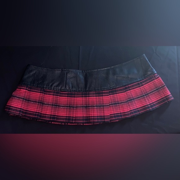 Sexy Micro Red & Black ❤️🖤 Plaid Pleated Skirt Vintage “Rare” Size Small - Picture 4 of 6